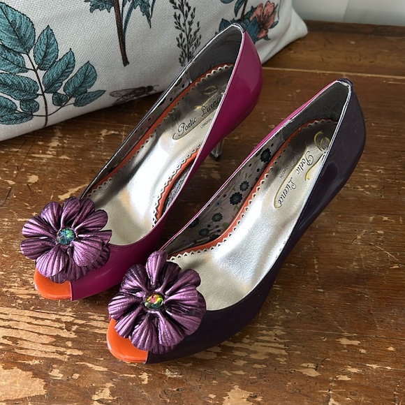 Poetic License Summer Bloom Floral Patent Leather Embellished Lucite Heels - 6.5 - Picture 1 of 7